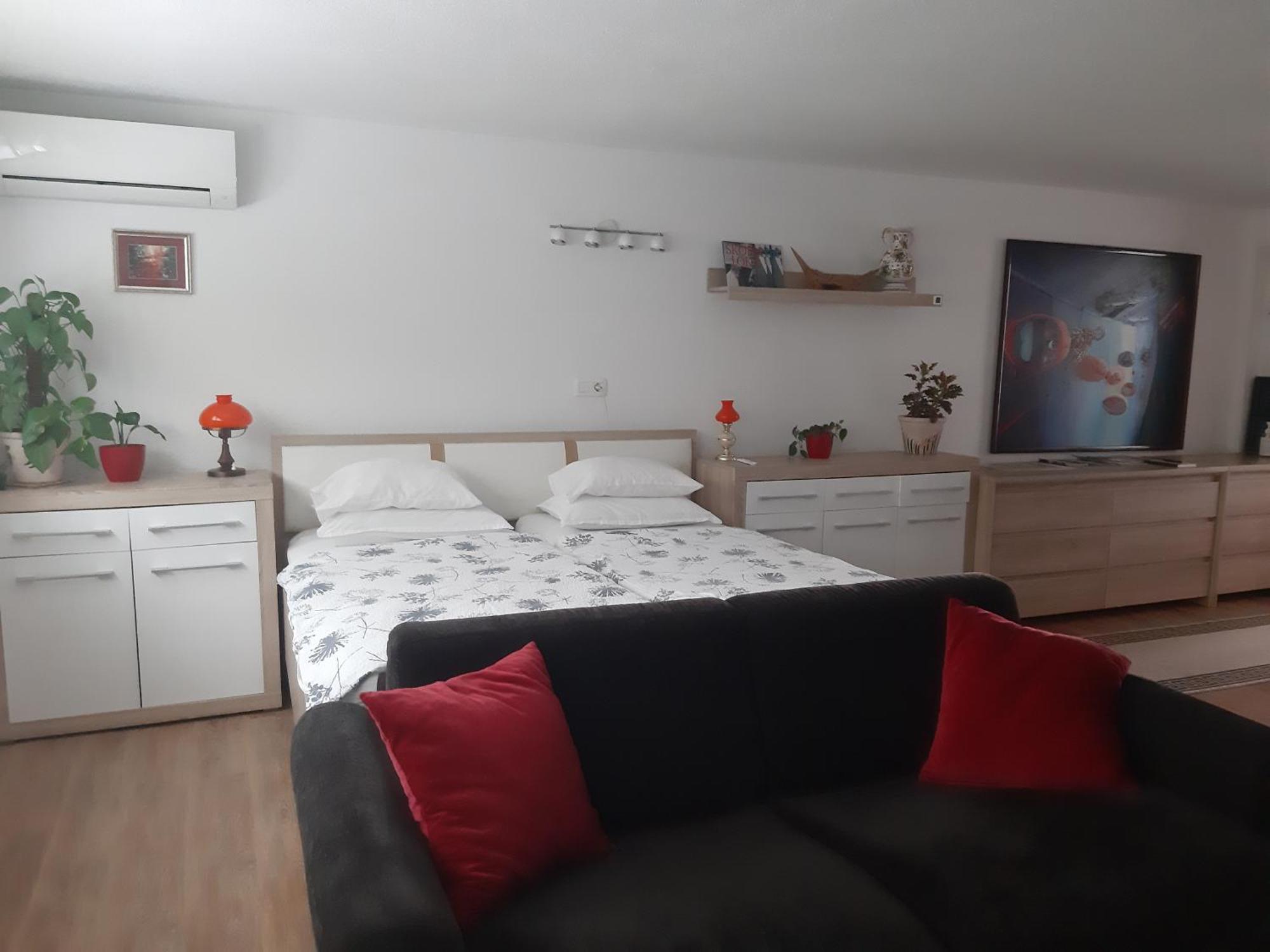 Apartment Berglez Шкофья-Лока Экстерьер фото