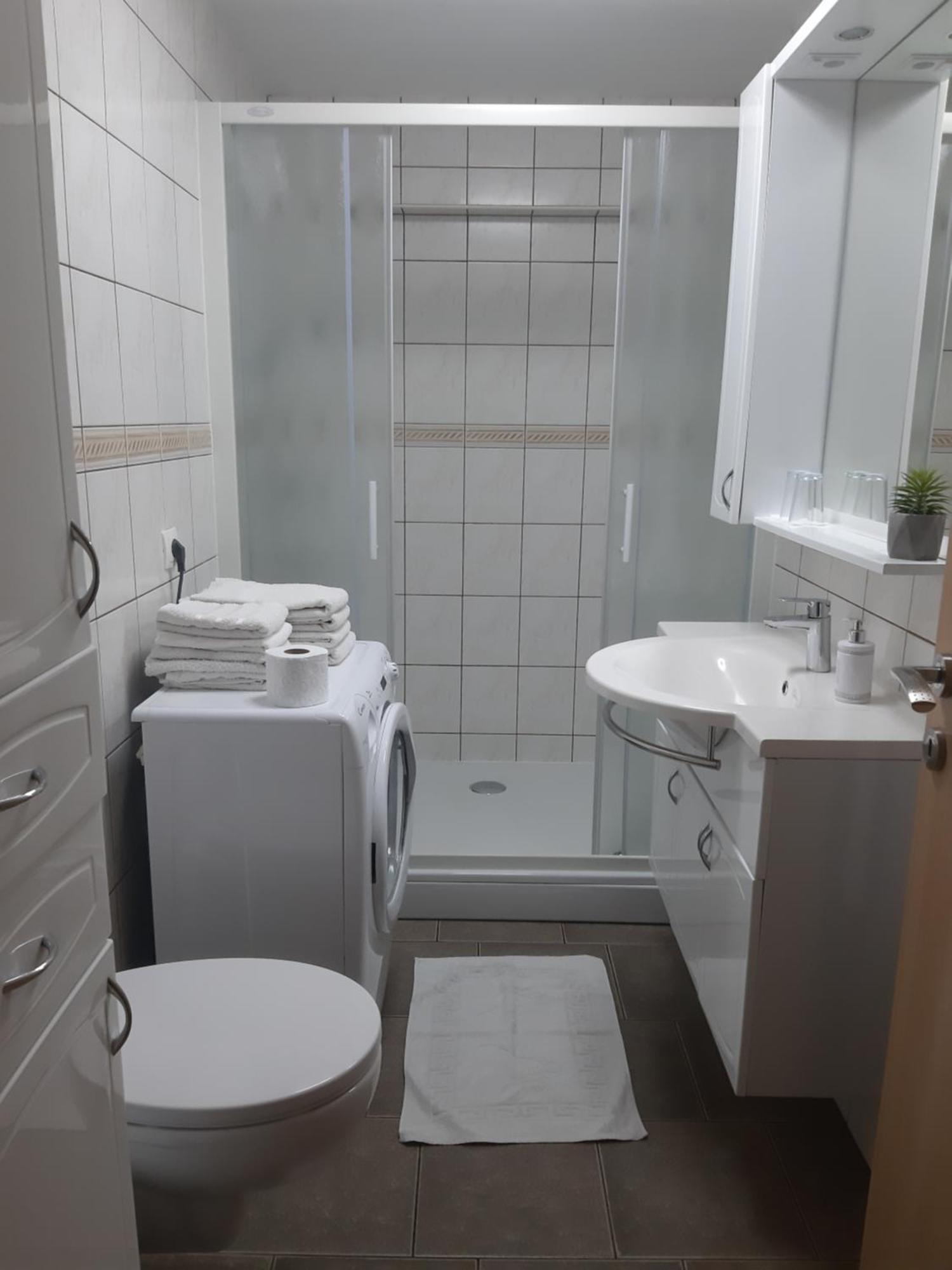 Apartment Berglez Шкофья-Лока Экстерьер фото