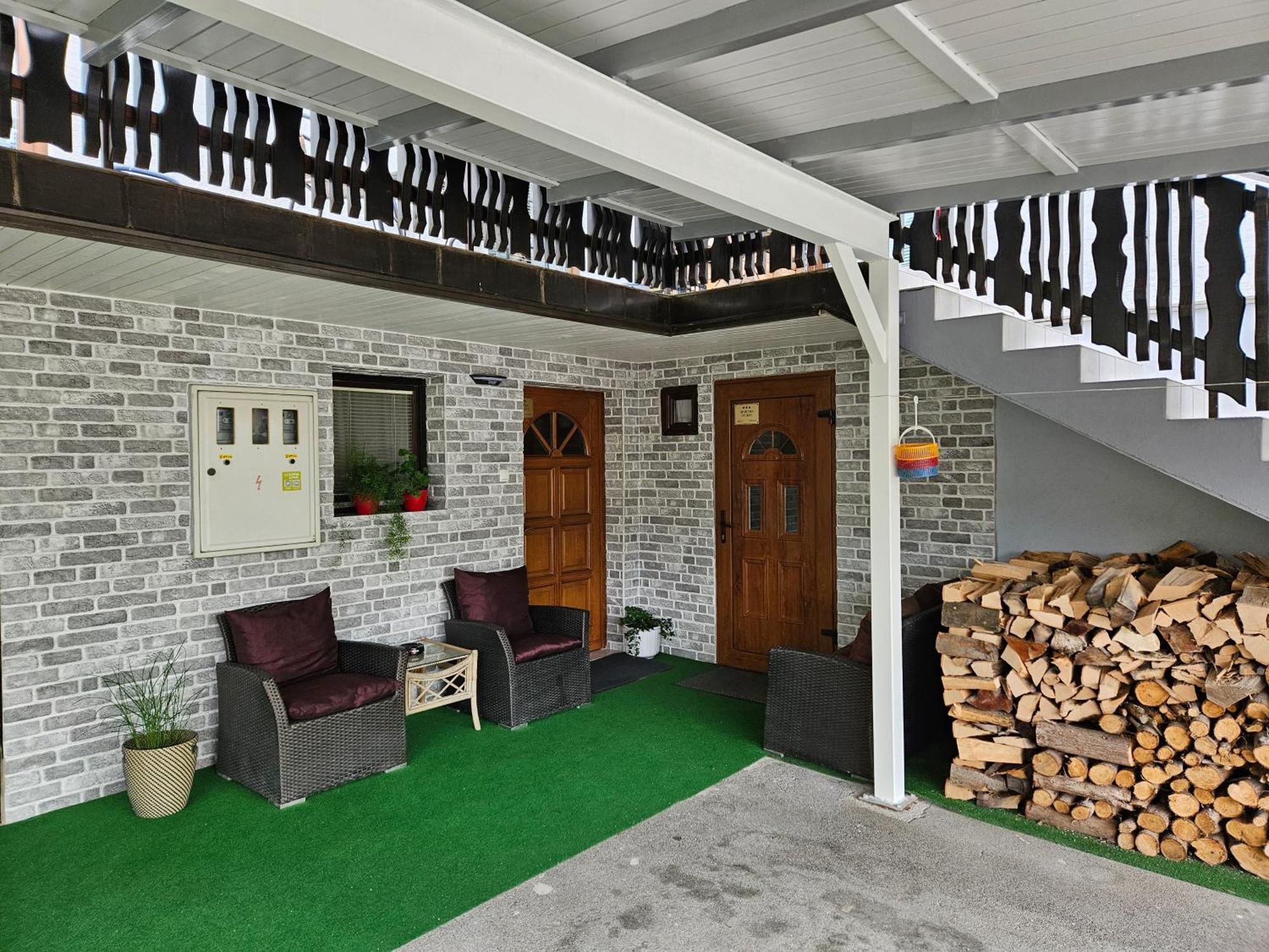 Apartment Berglez Шкофья-Лока Экстерьер фото