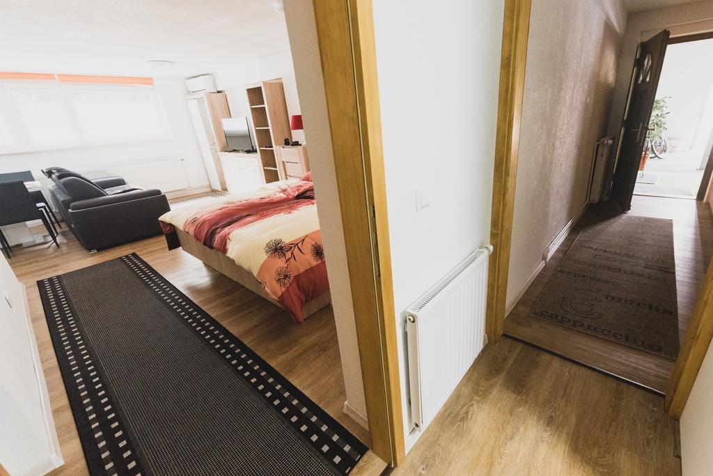 Apartment Berglez Шкофья-Лока Экстерьер фото
