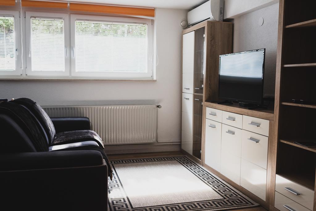 Apartment Berglez Шкофья-Лока Экстерьер фото